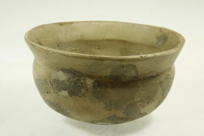 une poterie : un petit pot  - Agrandir l'image 2 sur 9, fenêtre modale