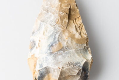 un silex taillé en pointe  - Agrandir l'image 1 sur 9, fenêtre modale