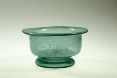 une petite coupelle en verre - Agrandir l'image 3 sur 9, fenêtre modale